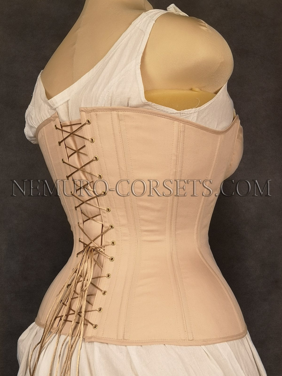 https://nemuro-corsets.com/cdn/shop/products/IMG_20200216_202607-2_1024x1024@2x.jpg?v=1610511663