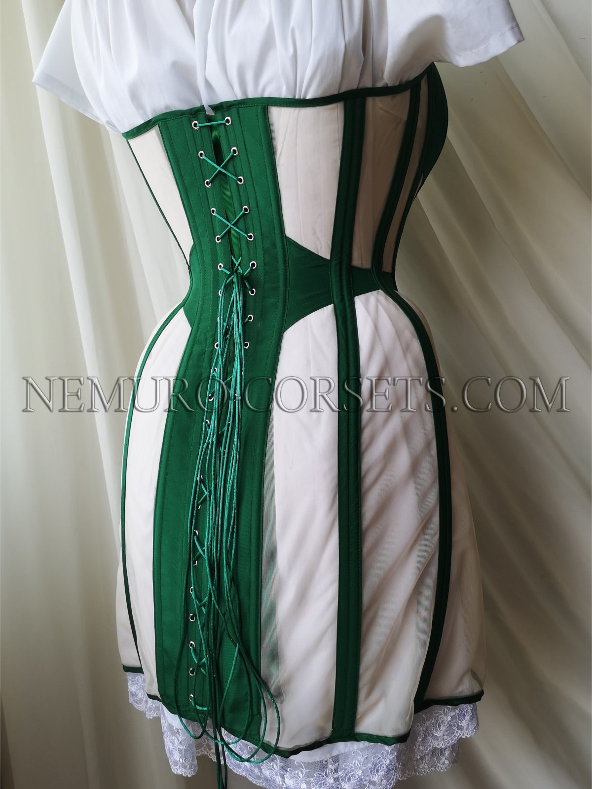 https://nemuro-corsets.com/cdn/shop/products/IMG_20220604_133511_1024x1024@2x.jpg?v=1663148235